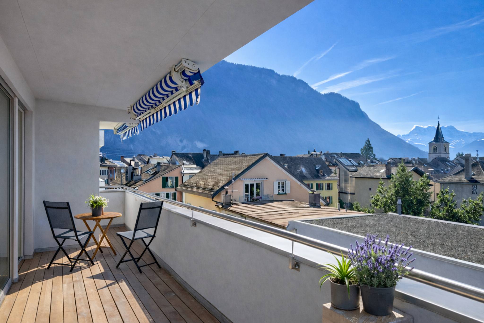 En exclusivité ! Attique de 4.5 pièces avec vaste terrasse et vue imprenable sur le lac