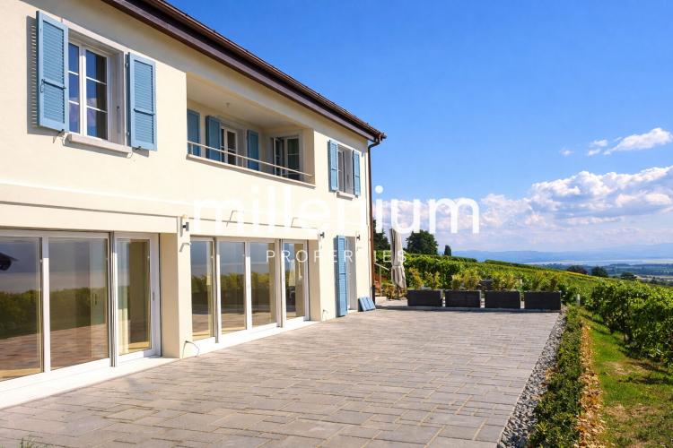Appartement d’exception avec terrasse et vue panoramique sur le lac