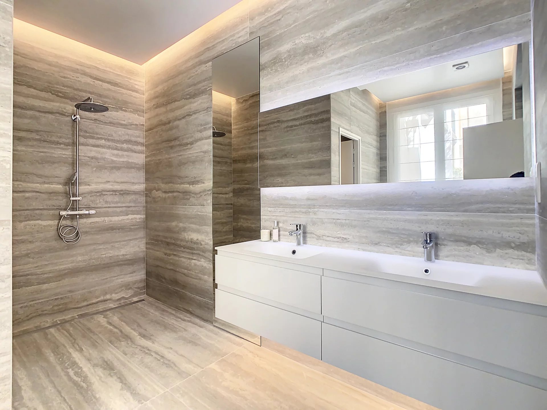 CANNES MAISON 131.23 M² 4 P Rue d'Antibes