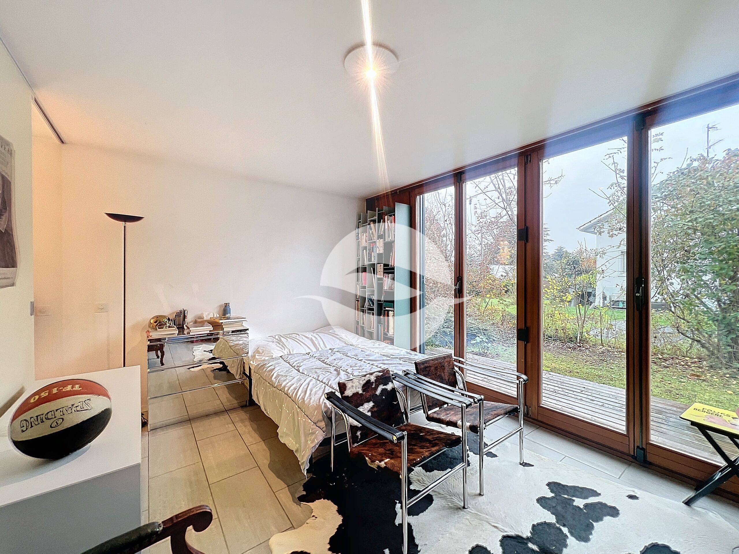 Charmante villa mitoyenne de 4.5 pièces, avec jardin arboré !