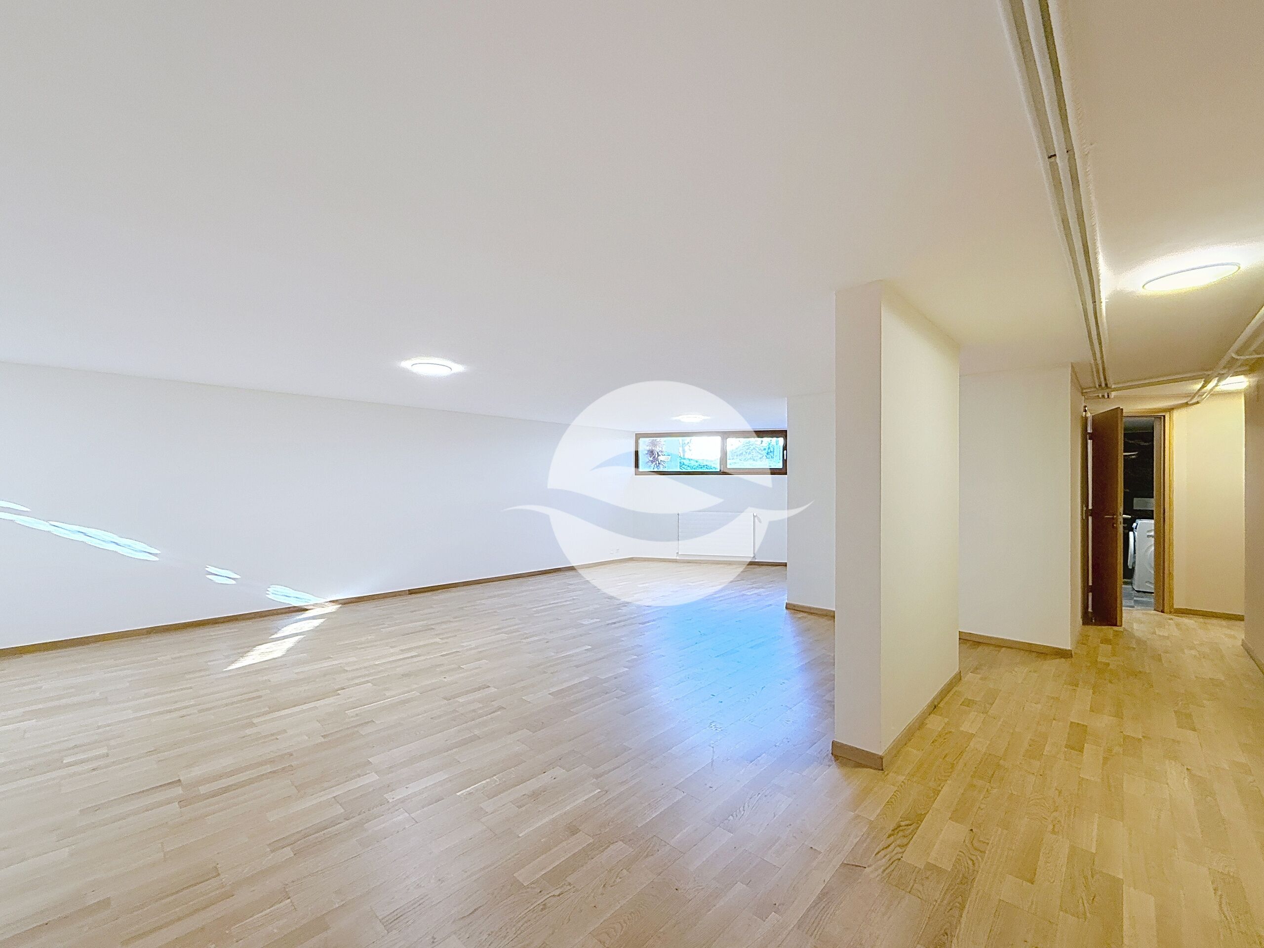 Magnifique et spacieuse villa contemporaine, avec vue dégagée!