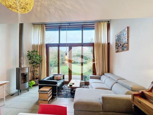 Charmante villa mitoyenne de 4.5 pièces, avec jardin arboré !