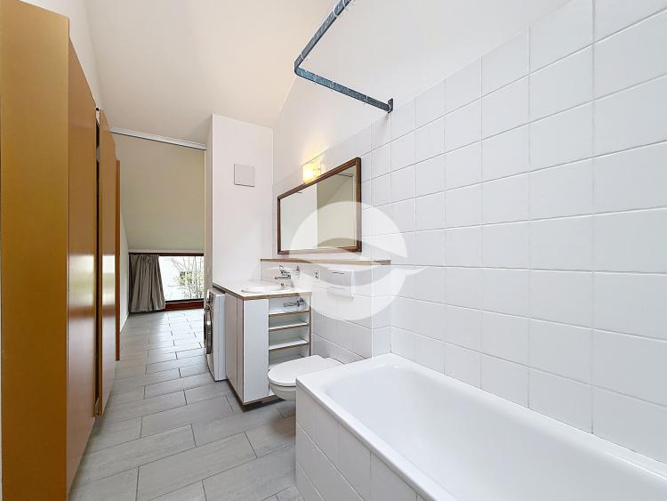 Charmante villa mitoyenne de 4.5 pièces, avec jardin arboré !