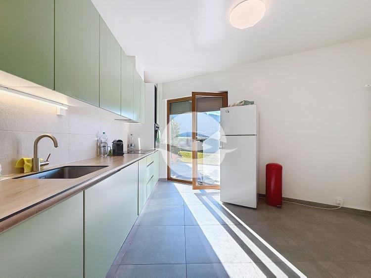 Magnifique et spacieuse villa contemporaine, avec vue dégagée!