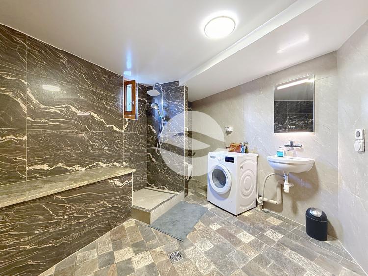Magnifique et spacieuse villa contemporaine, avec vue dégagée!