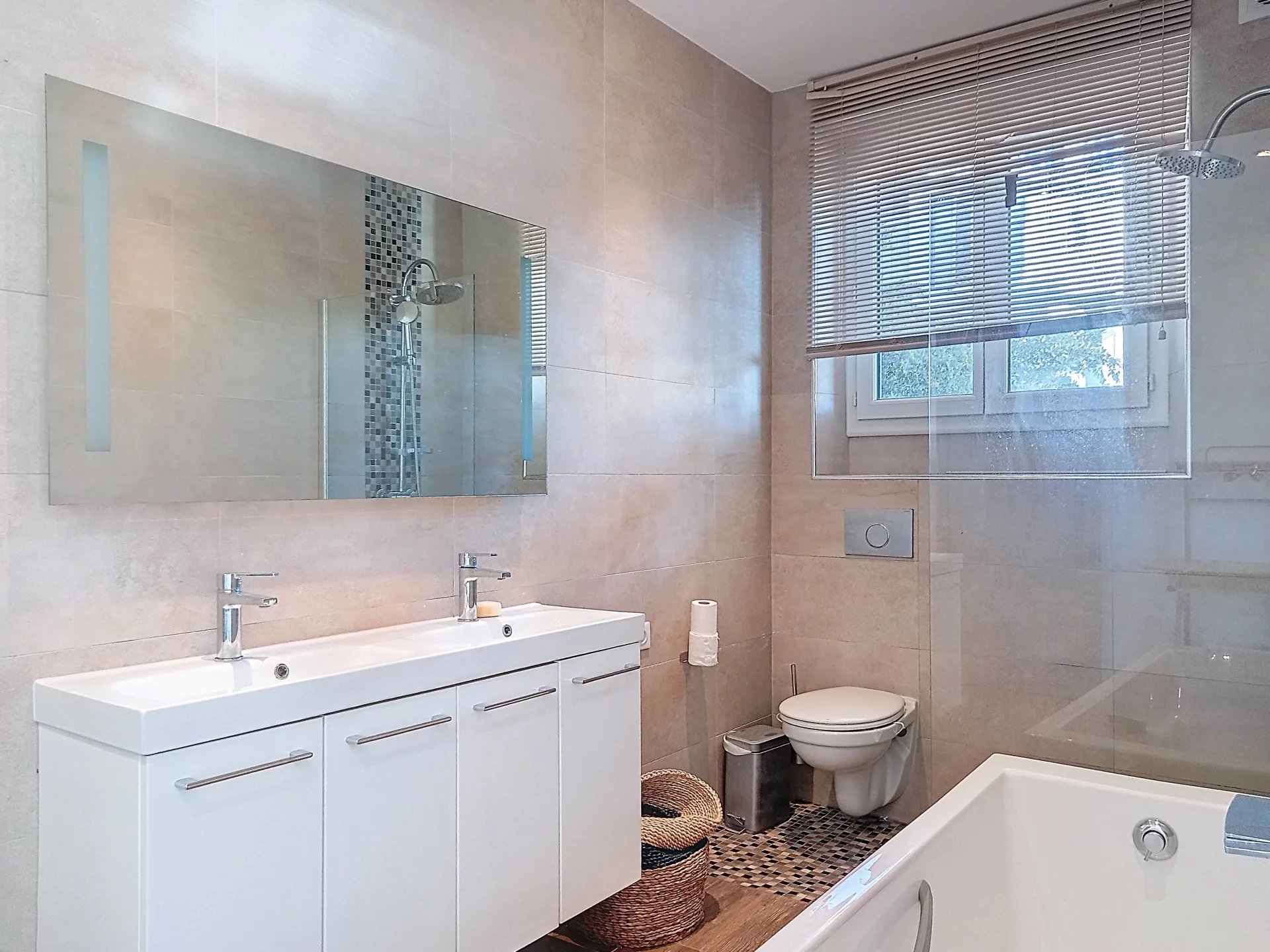 VENTE VILLA 5P VUE MER & PISCINE - CANNES CENTRE