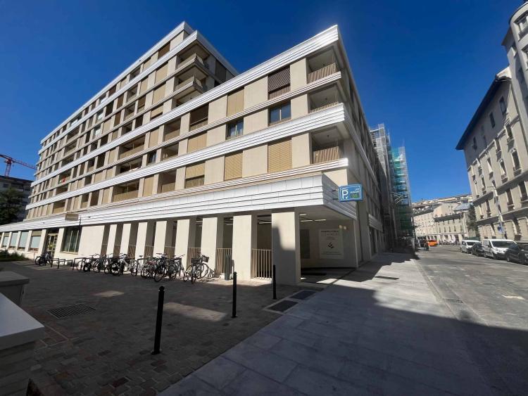 Arcade de 343m2 - Projet neuf aux Acacias