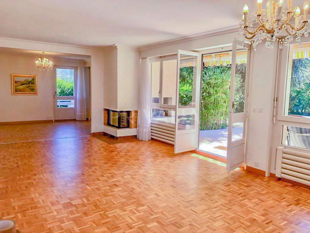 5HLRA_lookmove_235531381_2.jpg