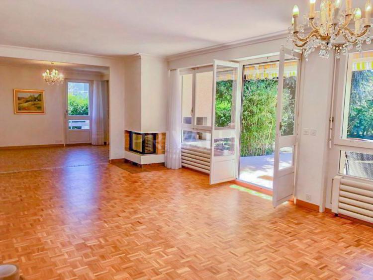 5HLRA_lookmove_235531381_2.jpg