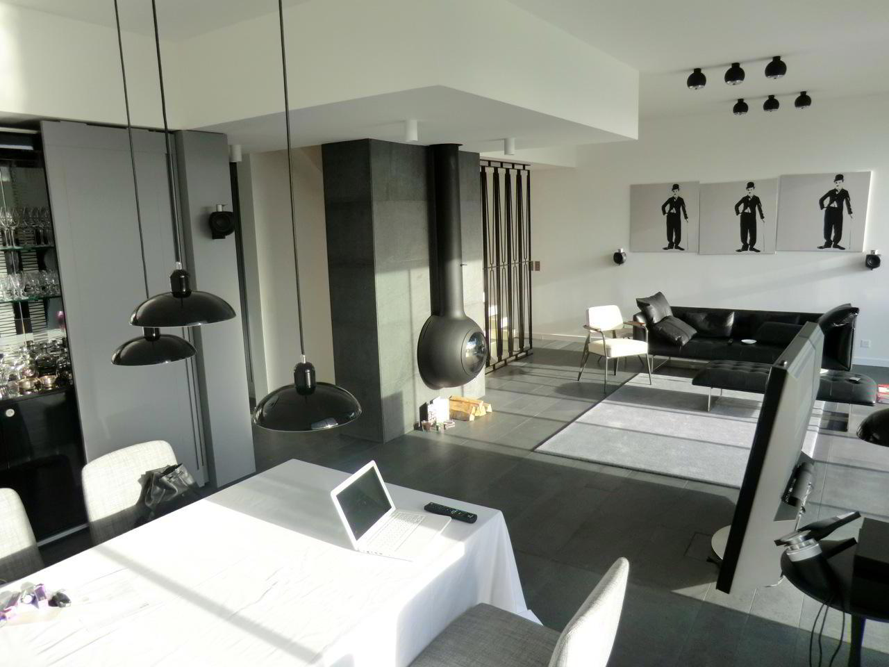 64ZWB_lookmove_236501657_4.jpg