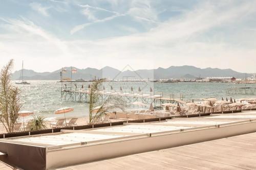 Palm Beach – Raffiné 2 pièces rénové, emplacement premium Croisette