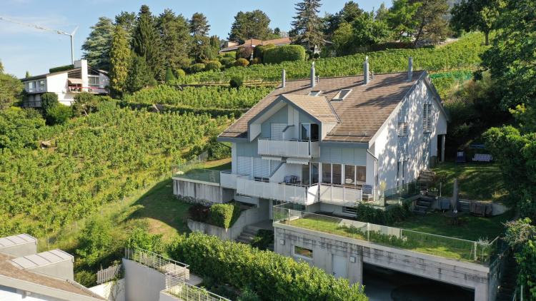 Villa jumelle de 5.5 pièces, avec vue panoramique sur le lac et les Alpes !
