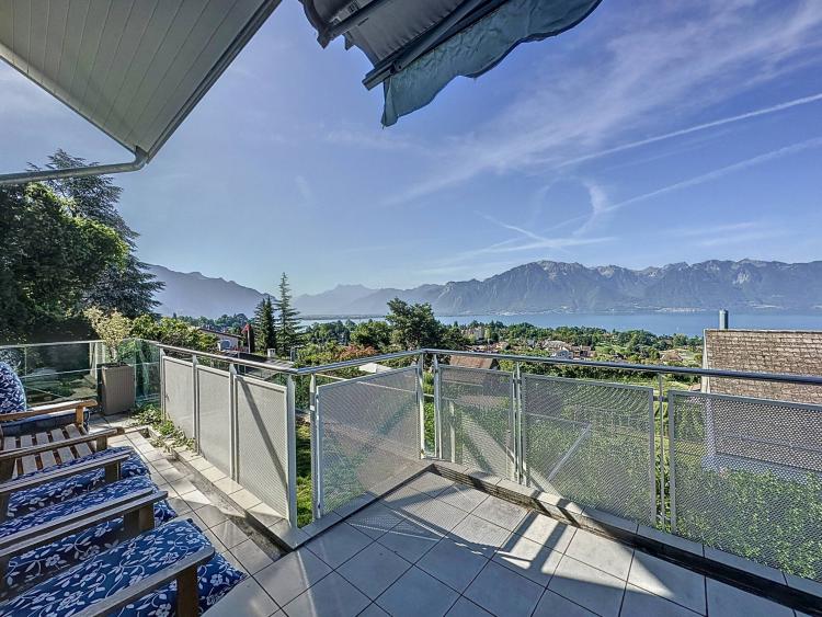 Villa jumelle de 5.5 pièces, avec vue panoramique sur le lac et les Alpes !