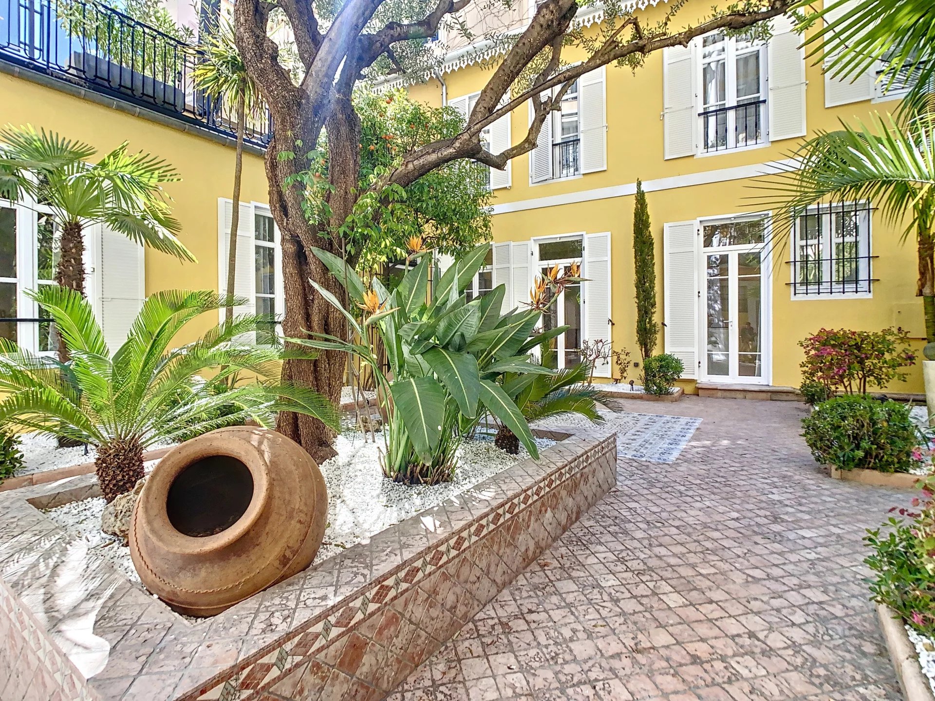 CANNES MAISON 131.23 M² 4 P Rue d'Antibes