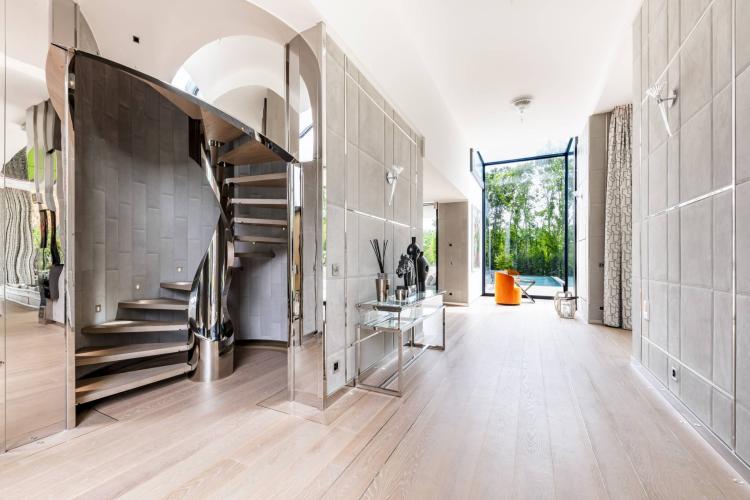 Propriété d'exception : alliance de l'art architectural et du confort prestigieux