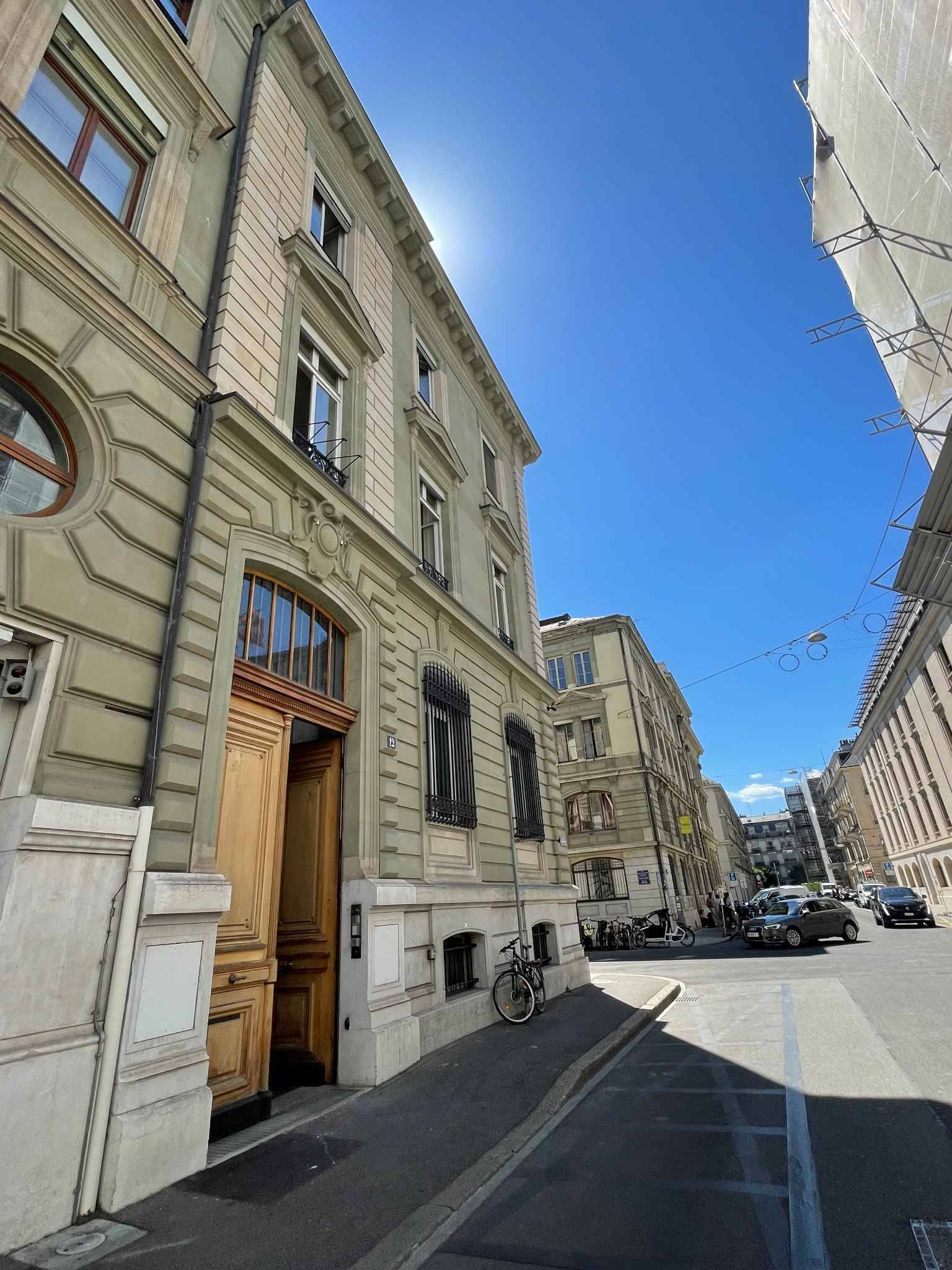 Immeuble administratif rénové d'environ 1300m2 - Quartier des Banques
