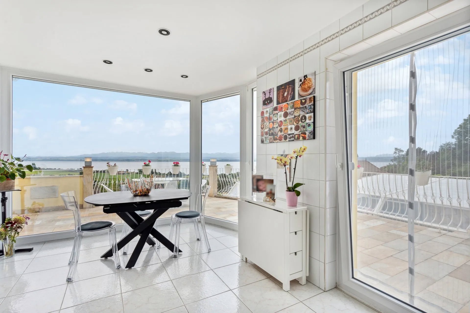 Villa Individuelle Avec Vue à 180° Sur Le Lac De Neuchâtel Et Les Alpes