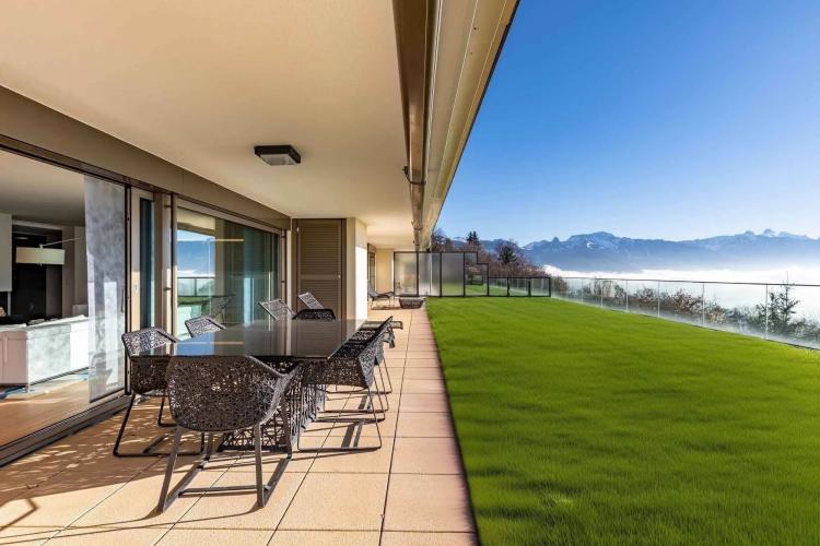 Somptueux Appartement De 6,5 Pièces Avec Vue Imprenable Sur Le Lac Et Les Montagnes