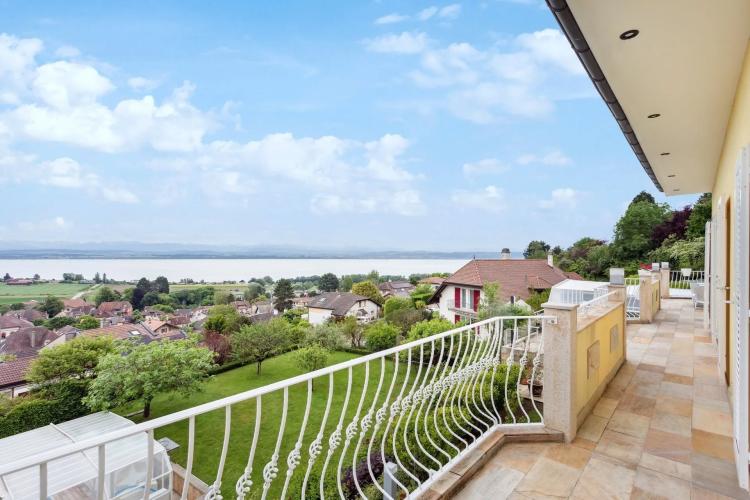 Villa Individuelle Avec Vue à 180° Sur Le Lac De Neuchâtel Et Les Alpes