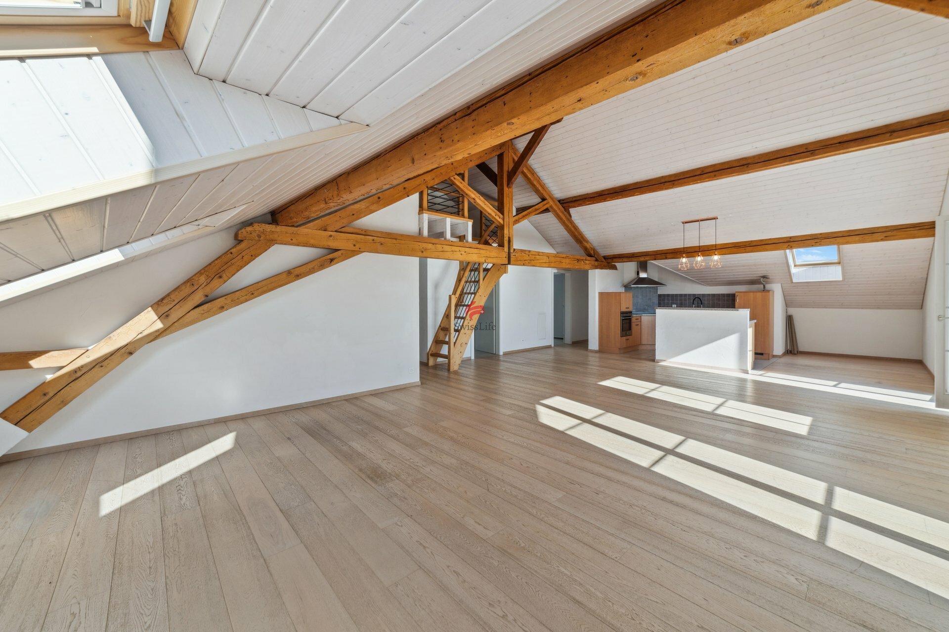 Charmant appartement en attique de 150 m² avec balcon