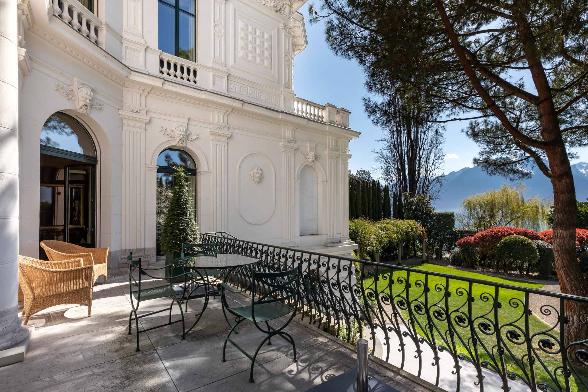 Perle architecturale au bord du lac