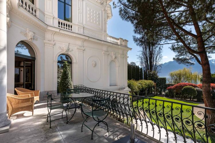Perle architecturale au bord du lac