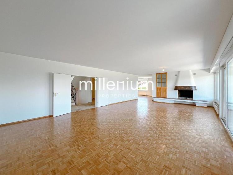 ebcsQ_lookmove_237715846_6.jpg