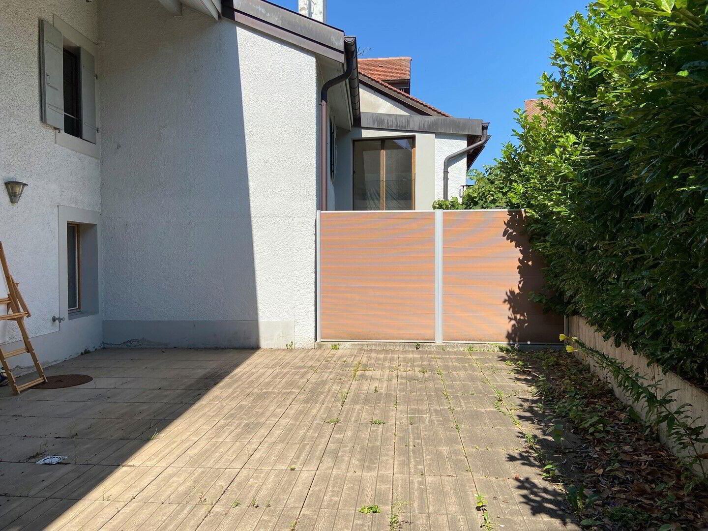 Appartement de 7 pièces avec terrasse en deck et 2 places de parking à Vésenaz