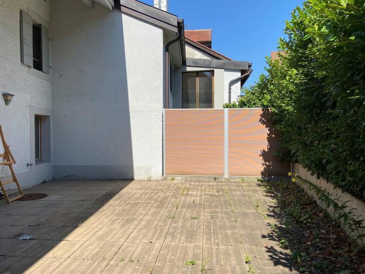 Appartement de 7 pièces avec terrasse en deck et 2 places de parking à Vésenaz