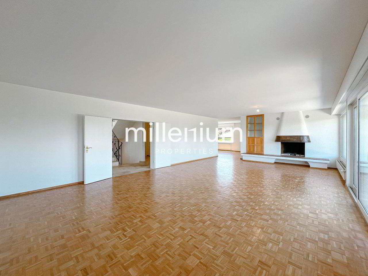 EZaEz_lookmove_238007277_6.jpg