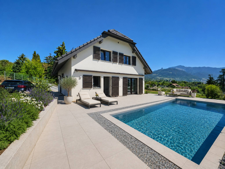 Neuf ! Villa individuelle avec piscine et magnifique vue sur le lac 