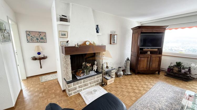 A VENDRE APPARTEMENT DE 4.5 PIÈCES EN PPE ET GARAGE