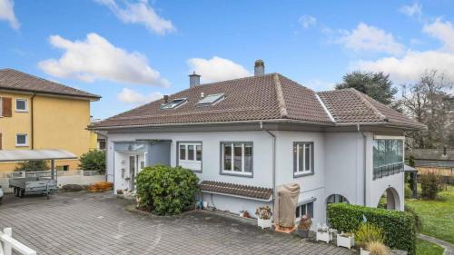Charmante propriété de 8,5 pièces avec terrasse et grand jardin