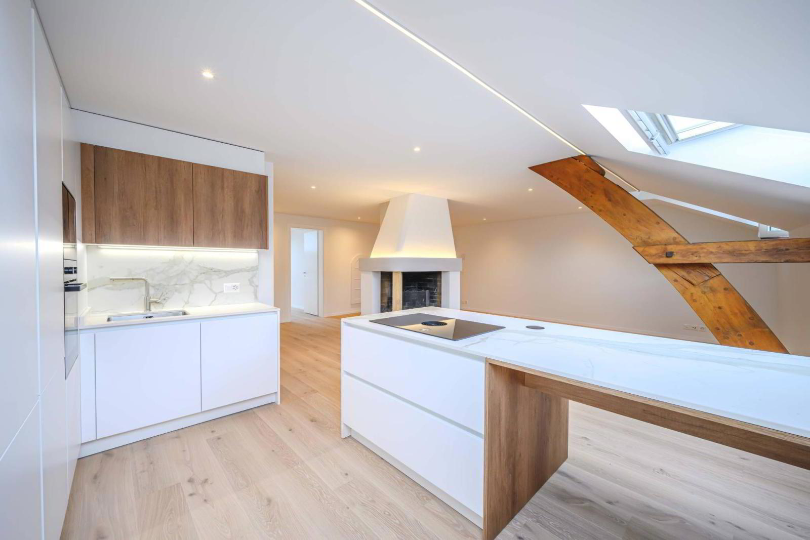 APPARTEMENT ENTIÈREMENT RÉNOVÉ À DEUX PAS DU LAC AVEC CAVE DE 63 M²
