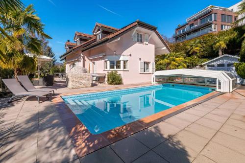 Magnifique villa familiale avec piscine et vue lac