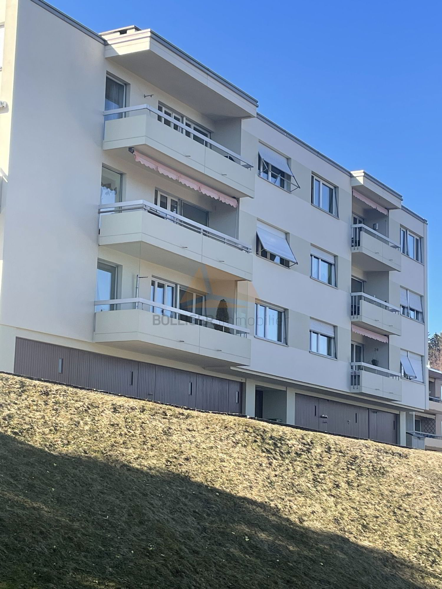 A VENDRE APPARTEMENT DE 4.5 PIÈCES EN PPE ET GARAGE