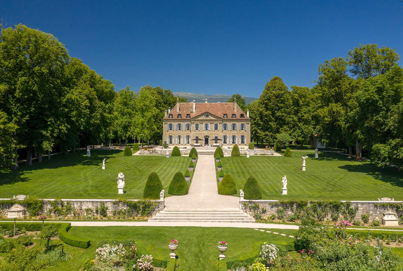 Château de Choully : L'Histoire et le Luxe au sommet de Genève