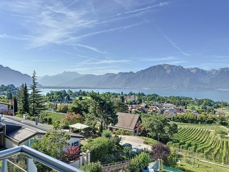 Villa jumelle de 5.5 pièces, avec vue panoramique sur le lac et les Alpes !