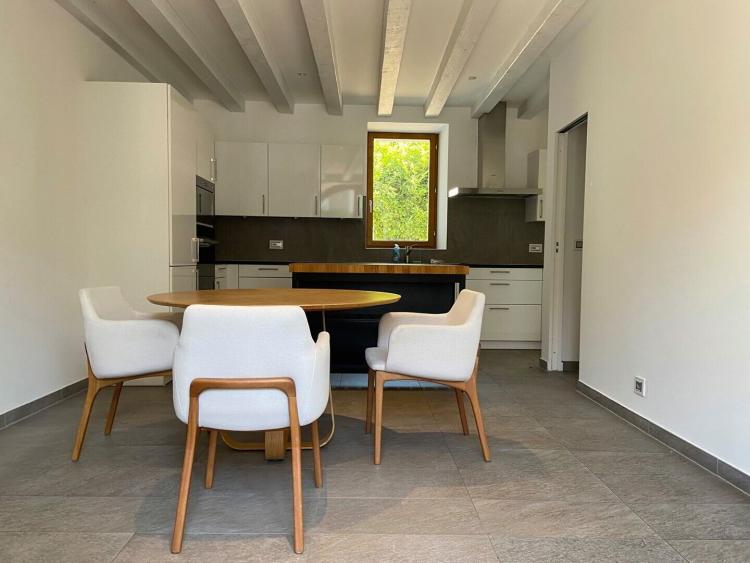 Appartement de 7 pièces avec terrasse en deck et 2 places de parking à Vésenaz