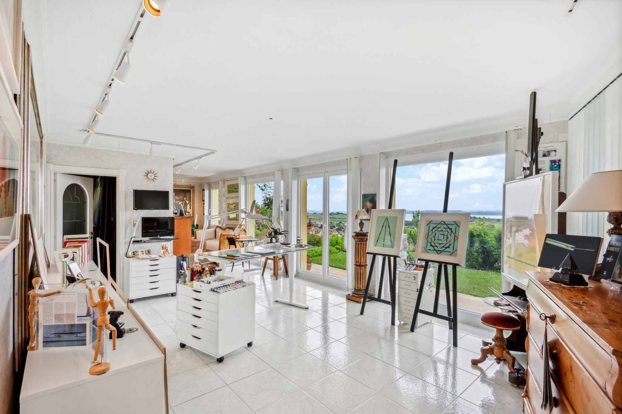 Villa familiale avec panorama unique sur le lac de Neuchâtel et les Alpes