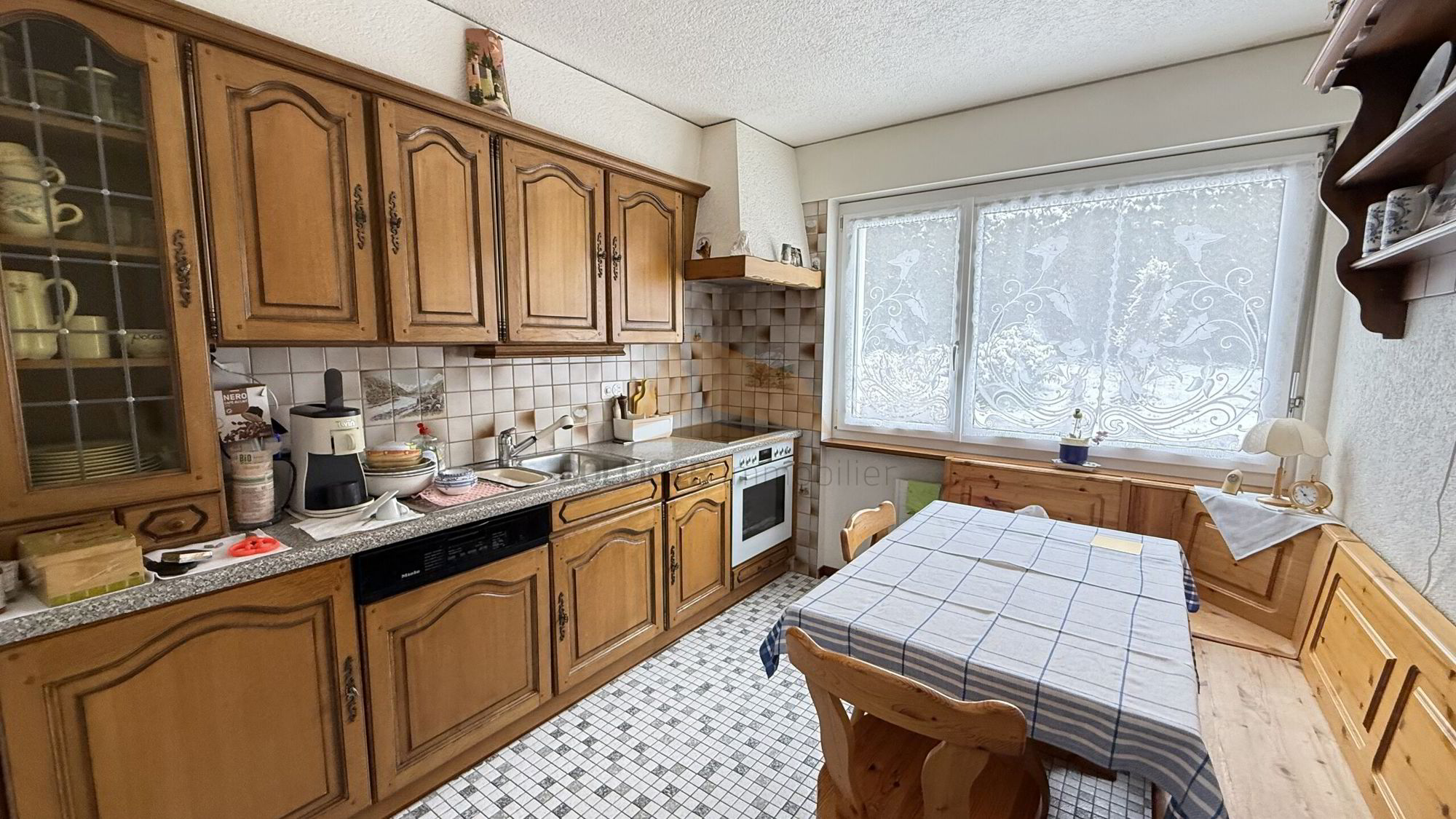 A VENDRE APPARTEMENT DE 4.5 PIÈCES EN PPE ET GARAGE