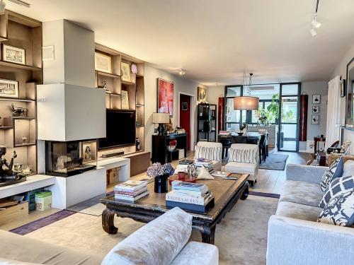 Magnifique appartement de 5 chambres en étage élevé