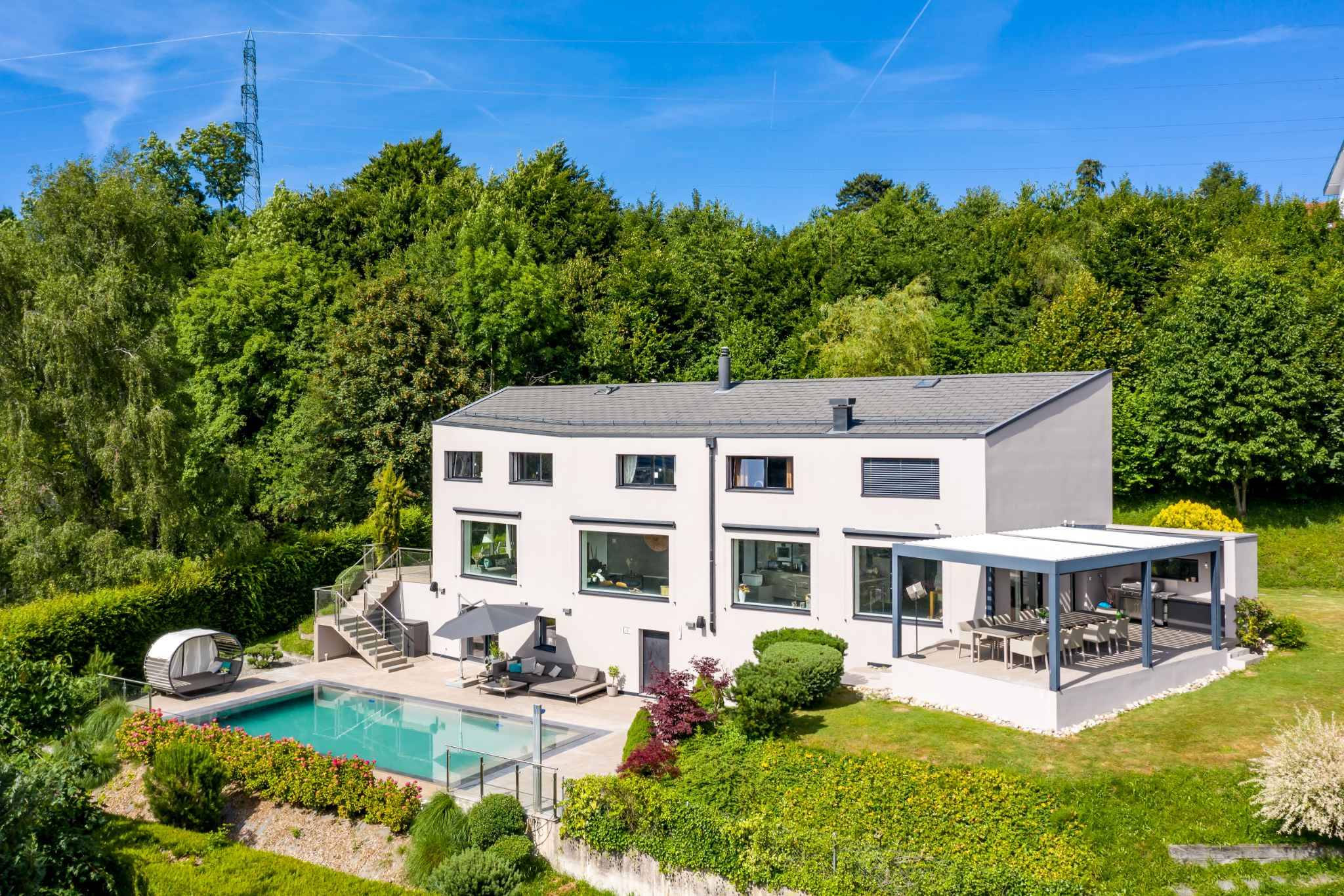 Villa moderne de standing de plus de 350 m² avec vue sur le lac