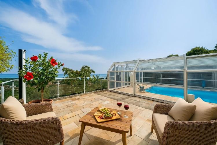 Villa Individuelle Avec Vue à 180° Sur Le Lac De Neuchâtel Et Les Alpes