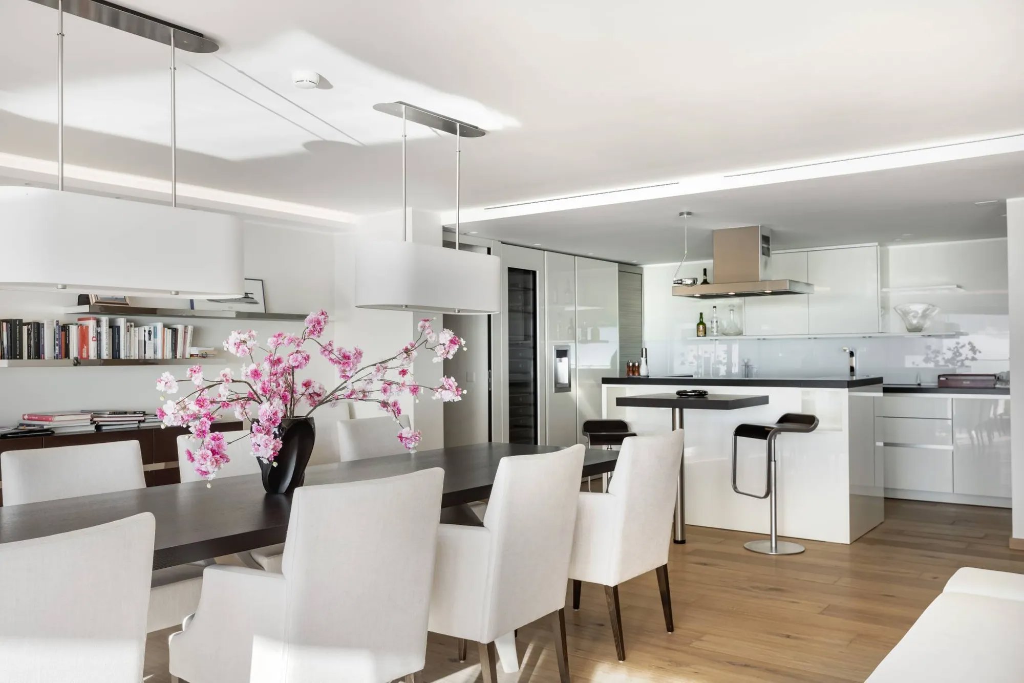 Somptueux Appartement De 6,5 Pièces Avec Vue Imprenable Sur Le Lac Et Les Montagnes