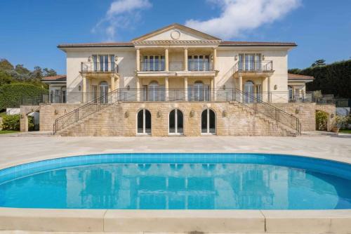 Vaste maison de maître divisée en 2 logements avec vue lac