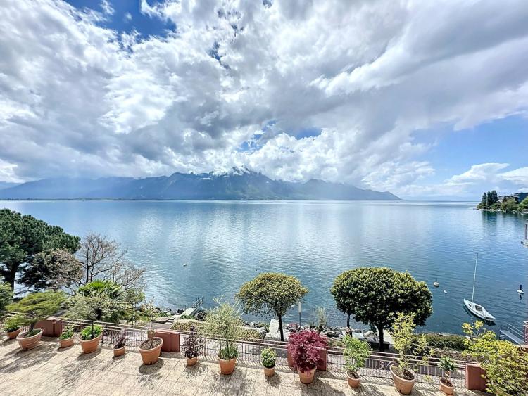 Magnifique appartement de 5.5 pièces, pieds dans l'eau ! Résidence prestigieuse !