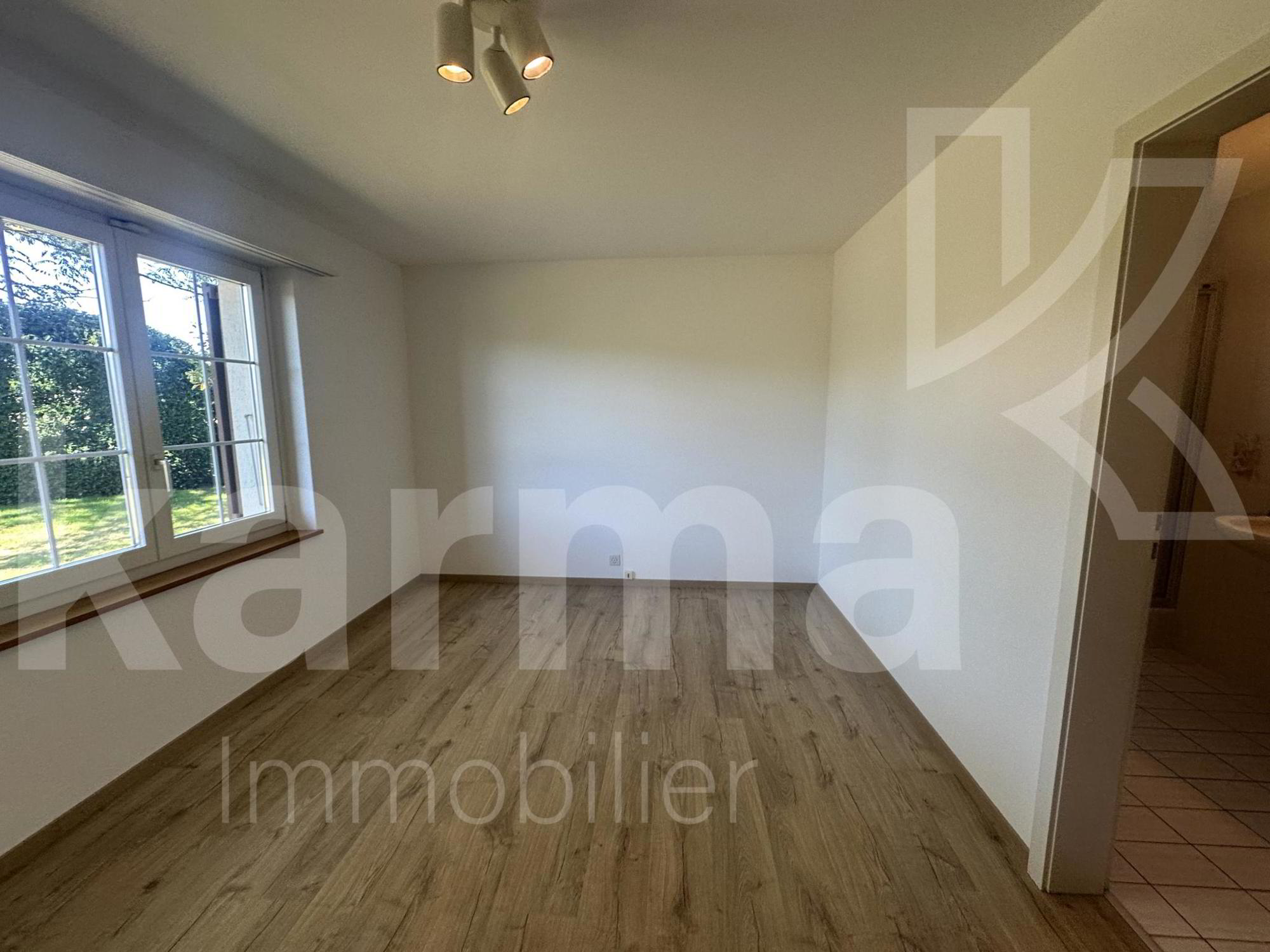 pBAHW_lookmove_235066096_6.jpg