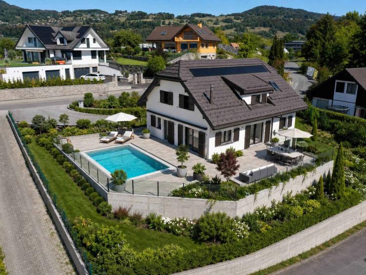 Neuf ! Villa individuelle avec piscine et magnifique vue sur le lac 