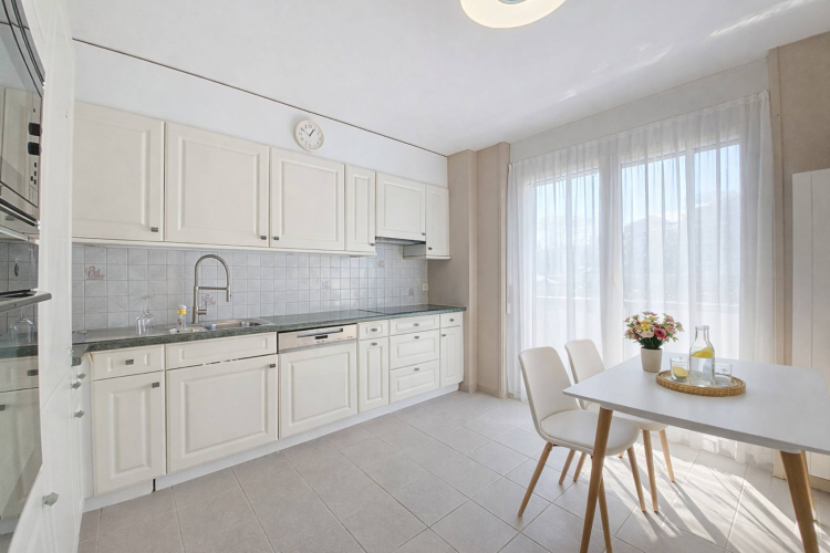 En exclusivité ! Attique de 4.5 pièces avec vaste terrasse et vue imprenable sur le lac